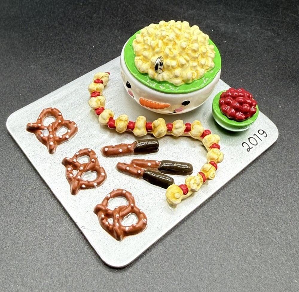 Hallmark Ornament Season’s Treating’s 11th Series popcorn pretzels No Box LO20